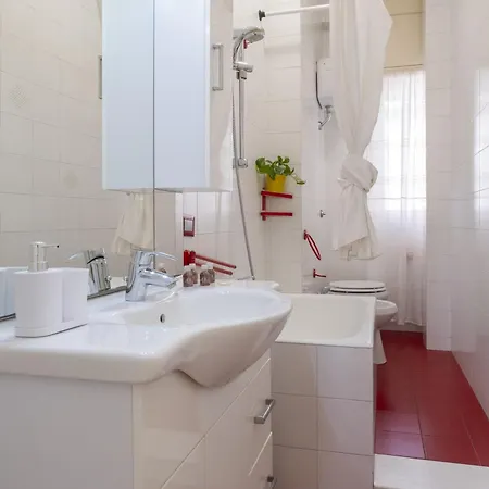 Apartamento Electastays - Italia 6 *